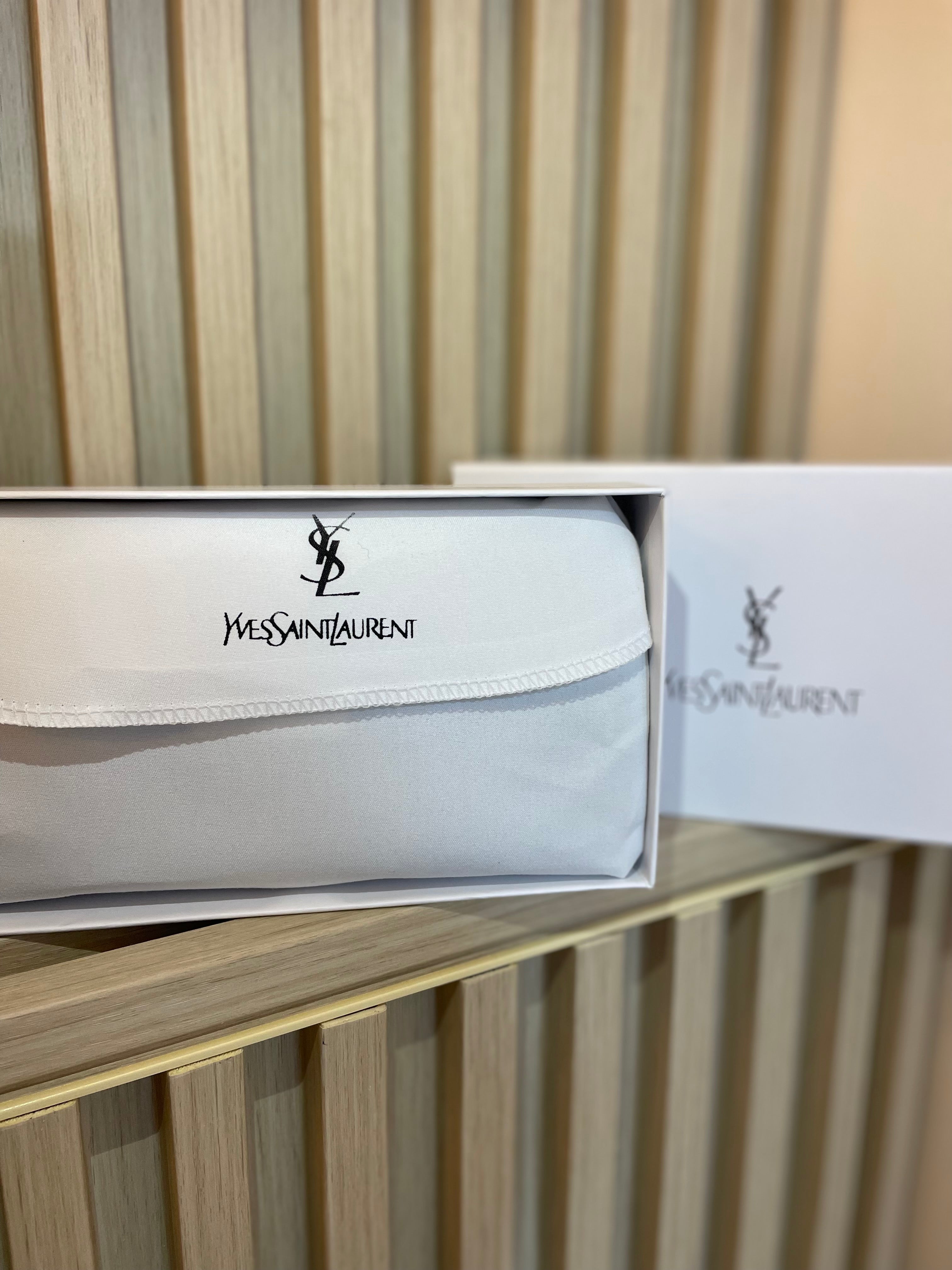 Pochette yves saint laurent