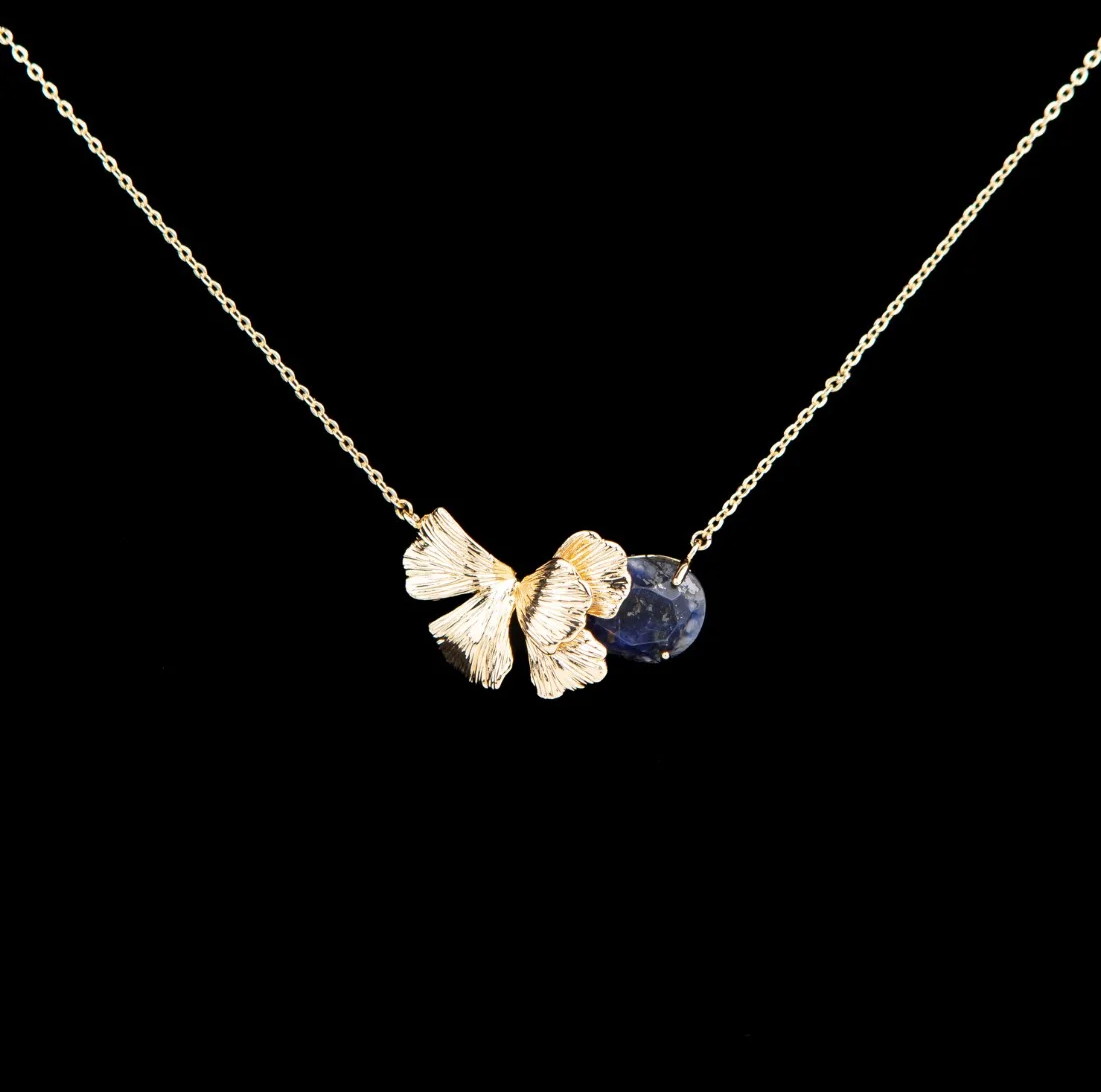 Collier Pansy Sodalite | قلادة بانسي بحجر الصودالايت