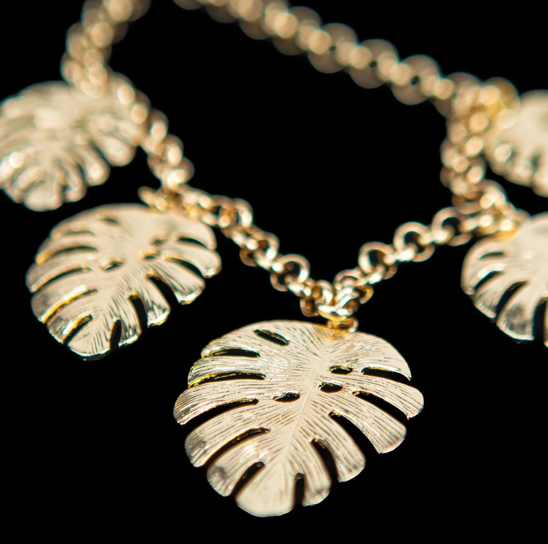 collier breeze leaf | قلادة بريز ليف (ورقة النسيم)