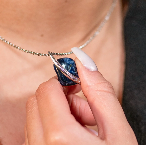 collier avant-garde sodalite | قلادة أفان جارد بحجر الصودالايت