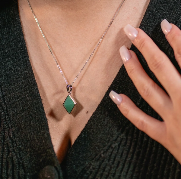 collier prism aventurine | قلادة بريزم بحجر الأفنتورين