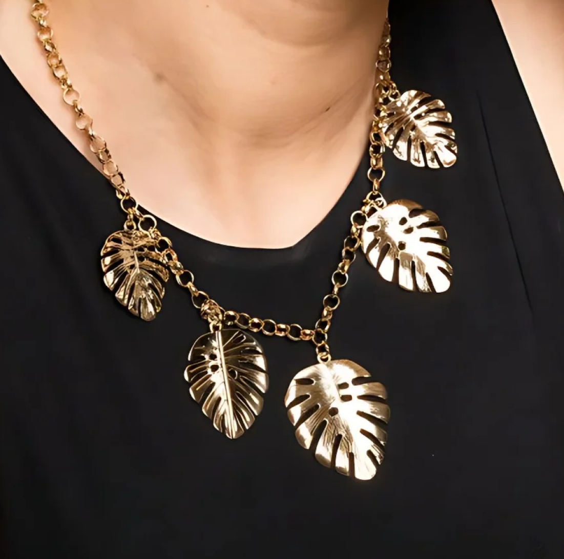 collier breeze leaf | قلادة بريز ليف (ورقة النسيم)